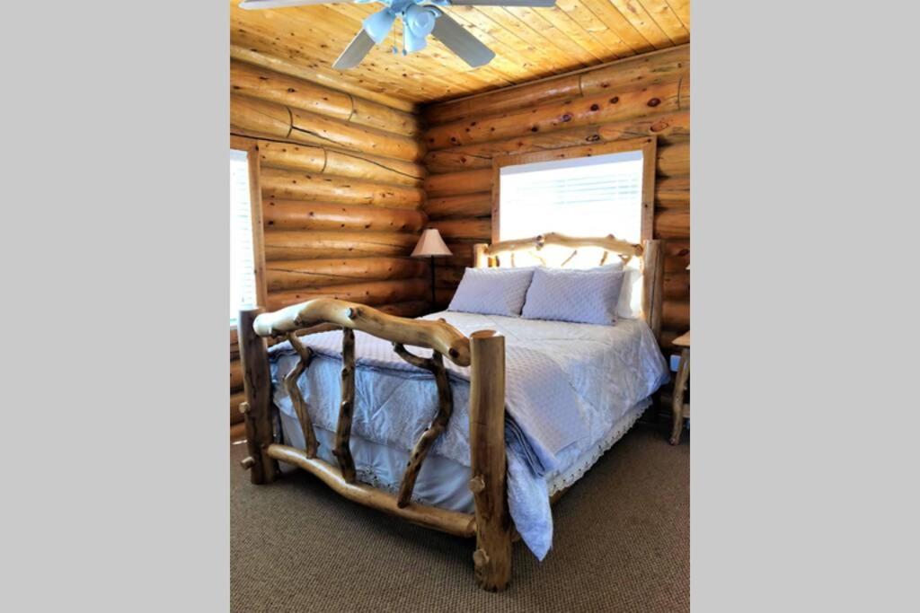 Red Rock Ranch Log Cabin: Large, Fully Furnished Escalante Eksteriør bilde