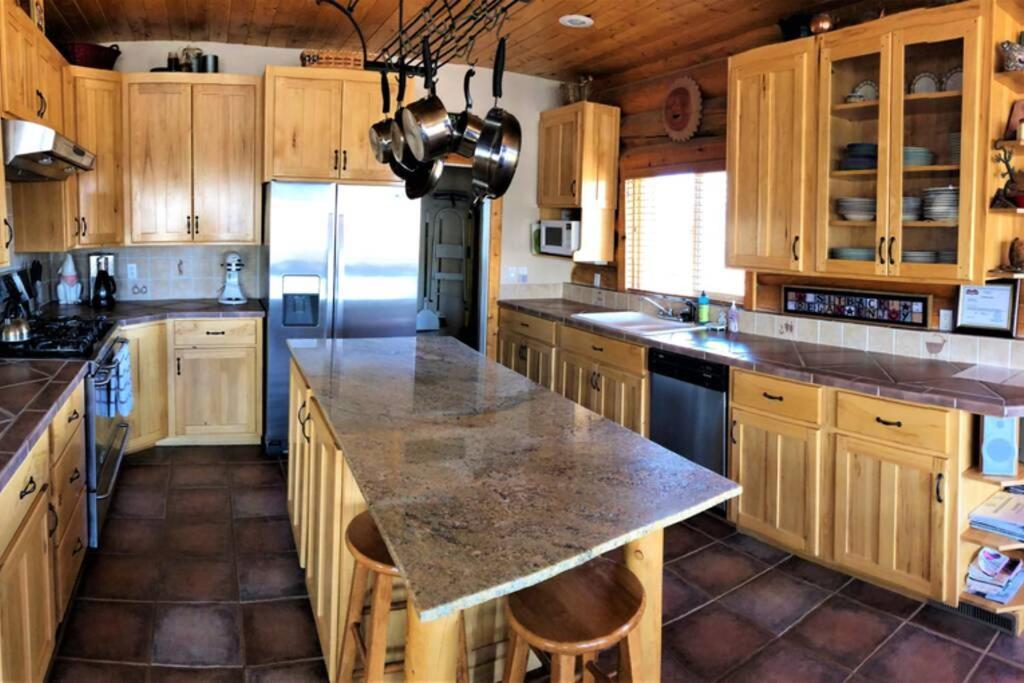 Red Rock Ranch Log Cabin: Large, Fully Furnished Escalante Eksteriør bilde